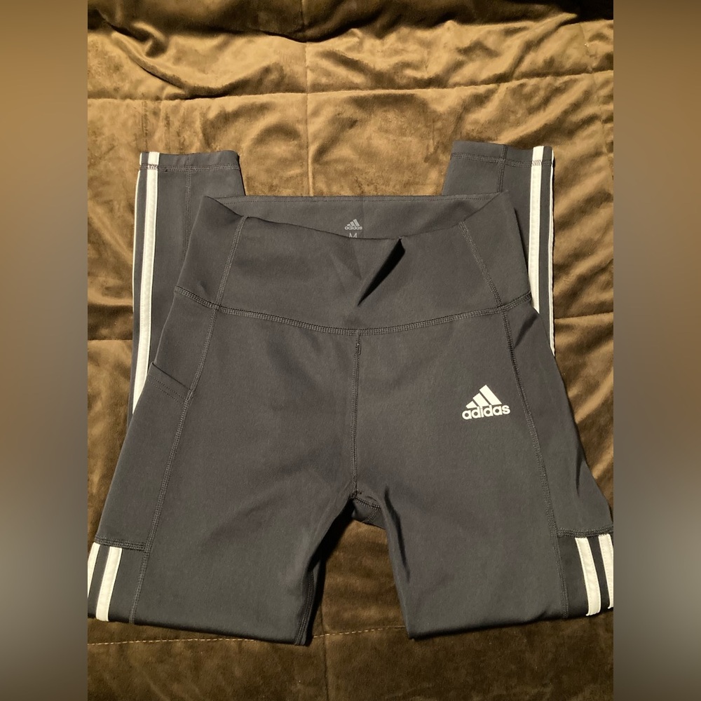 Adidas brand  charcoal  and white  Leggings, size medium, aeroready, pocket